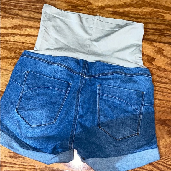 Maternity Push Up Best Butt Jean Shorts - Picture 2 of 2